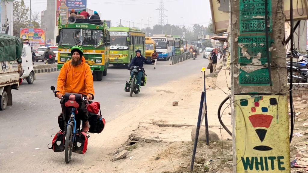 (75) Etwas Verkehr in Neu-Delhi
